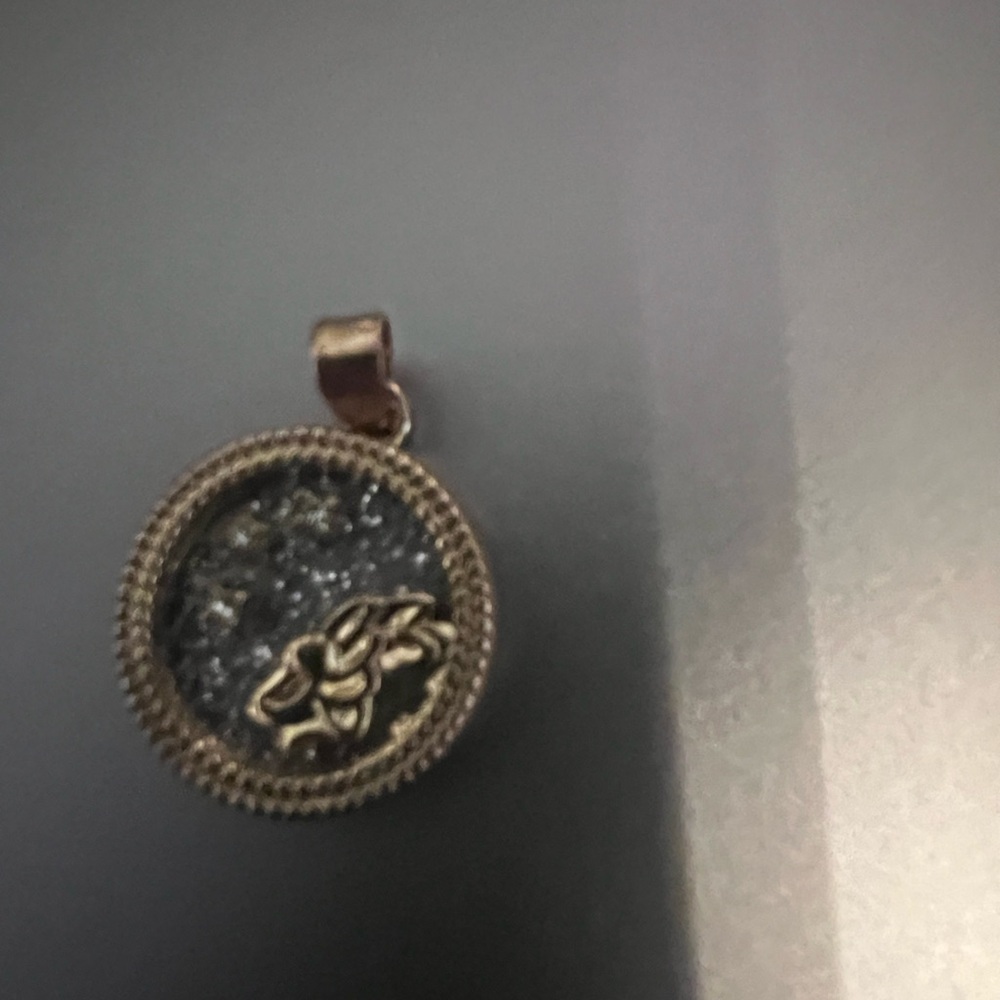 Golden pendent